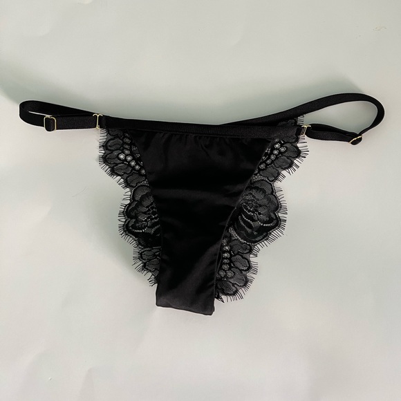 Beach Bunny Other - BEACH BUNNY SKIMPY BOTTOM!!